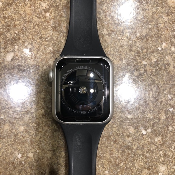 Apple Watch Generation 4 with bands 40mm - Picture 4 of 9